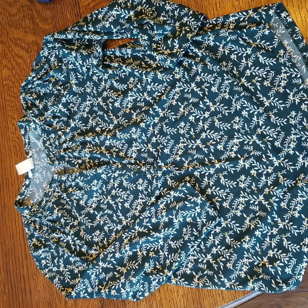 Green 3/4 sleeve Henley with olive print